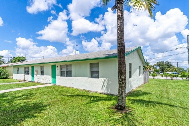 4781 Gulfstream Rd in Lake Worth Beach, FL - Building Photo - Building Photo