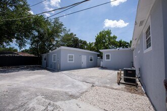 2500 NW 103rd St in Miami, FL - Building Photo - Building Photo