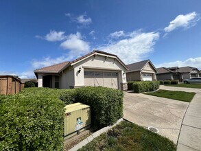 7801 Dearne Way in Elk Grove, CA - Building Photo - Building Photo