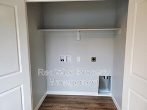 220 Cheryl Ln in Phoenix, OR - Building Photo - Building Photo