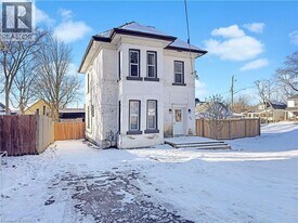 45 Sydenham St in Woodstock, ON - Building Photo