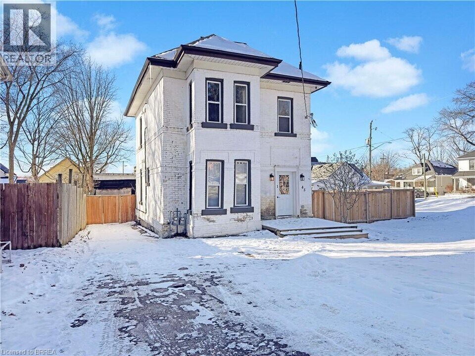 45 Sydenham St in Woodstock, ON - Building Photo