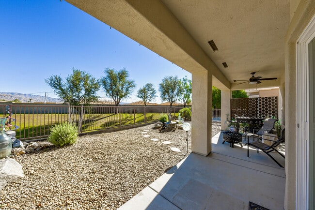 39676 Somerset Ave in Palm Desert, CA - Foto de edificio - Building Photo
