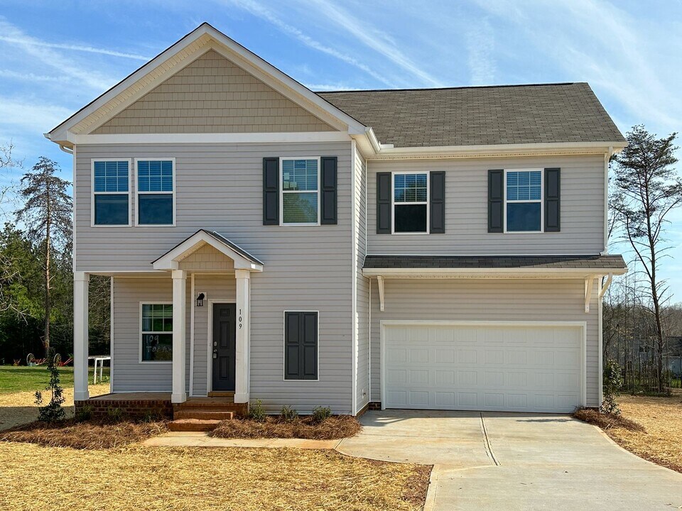 109 Top Flite Dr in Statesville, NC - Foto de edificio