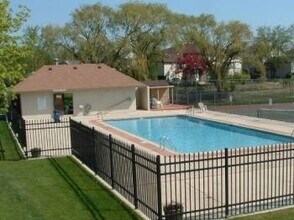 352 Ashwood Ct in Vernon Hills, IL - Building Photo - Building Photo