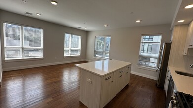 1 Everett St, Unit 203 in Boston, MA - Building Photo - Building Photo