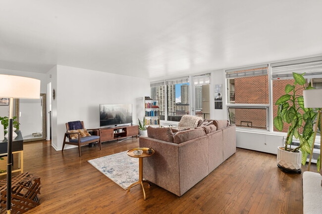 1400 N State Pky, Unit 15D in Chicago, IL - Building Photo - Building Photo