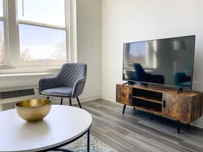 2515 Burnet Ave in Cincinnati, OH - Foto de edificio - Building Photo