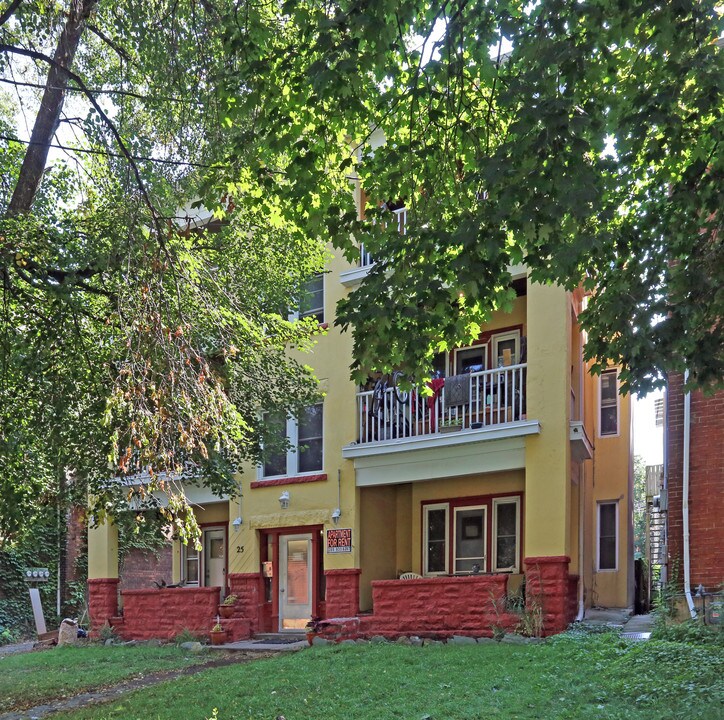 25 West Ave S in Hamilton, ON - Building Photo