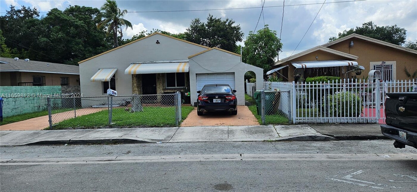 244 NW 59th St in Miami, FL - Building Photo