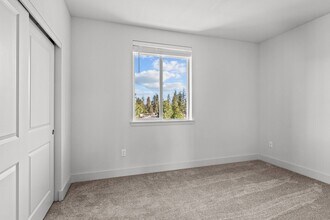 The Grove at Sunset Meadows in Sisters, OR - Foto de edificio - Building Photo