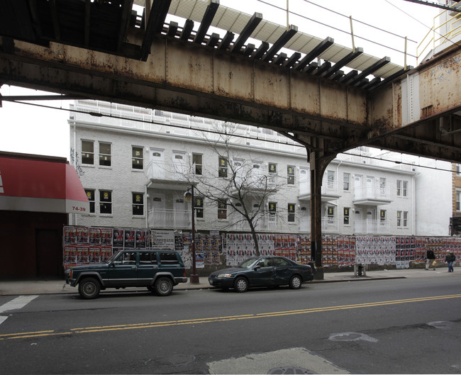 75-09 Jamaica Ave in Woodhaven, NY - Foto de edificio - Building Photo