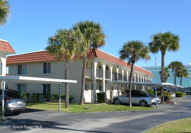 201 St Lucie Ln in Cocoa Beach, FL - Foto de edificio - Building Photo