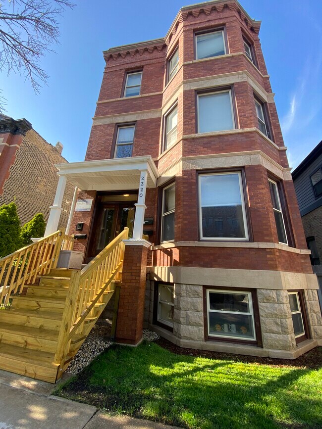 2320 W Armitage Ave, Unit Apt 1 in Chicago, IL - Building Photo - Building Photo