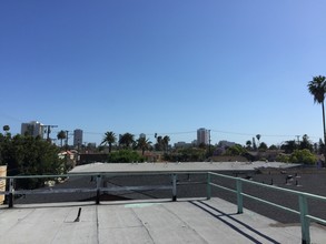 1044 Cedar Ave in Long Beach, CA - Foto de edificio - Building Photo