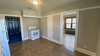 1802 E Howard Ave, Unit 3 in Milwaukee, WI - Foto de edificio - Building Photo