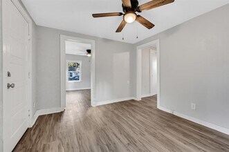603 Booker T Washington St in Conroe, TX - Building Photo - Building Photo