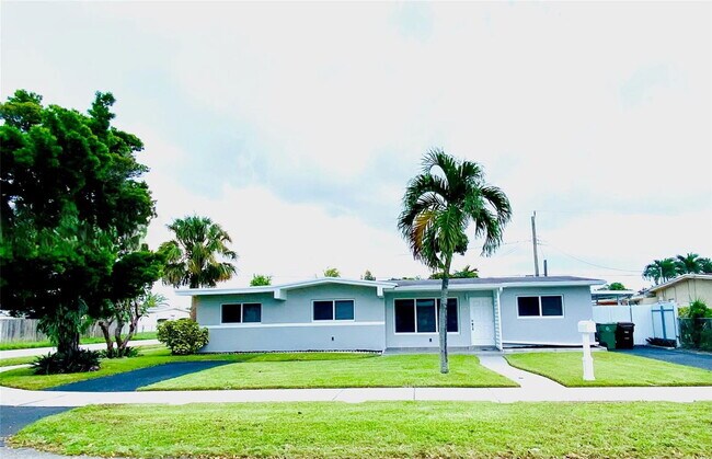 5595 W 13th Ave in Hialeah, FL - Building Photo - Building Photo