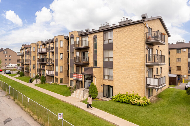 1601 Du Souvenir Boul in Laval, QC - Building Photo - Primary Photo
