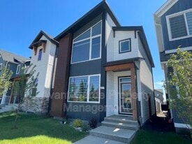 5277 Edgemont Blvd NW in Edmonton, AB - Building Photo
