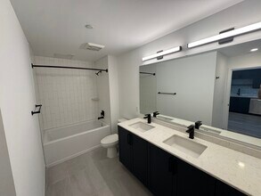 140 NW 31st St, Unit A1 in Miami, FL - Building Photo - Building Photo