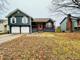 315 SE Timbercreek Ln in Lee's Summit, MO - Building Photo