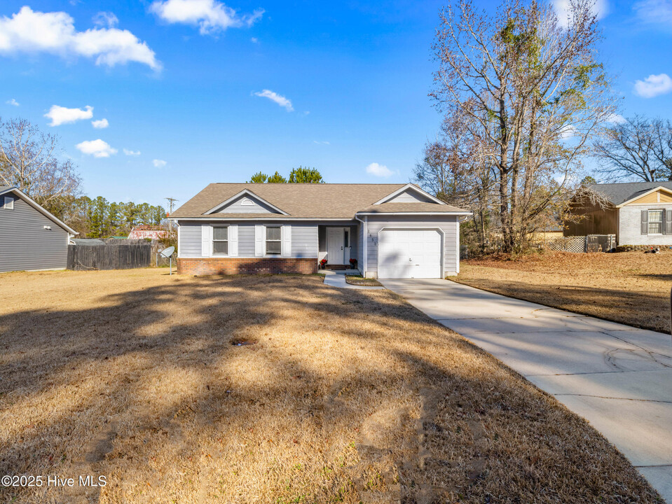 2652 Idlebrook Cir in Midway Park, NC - Building Photo