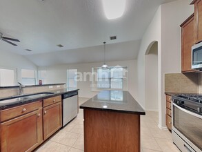 10006 Blissfull Valley Ln in Tomball, TX - Foto de edificio - Building Photo