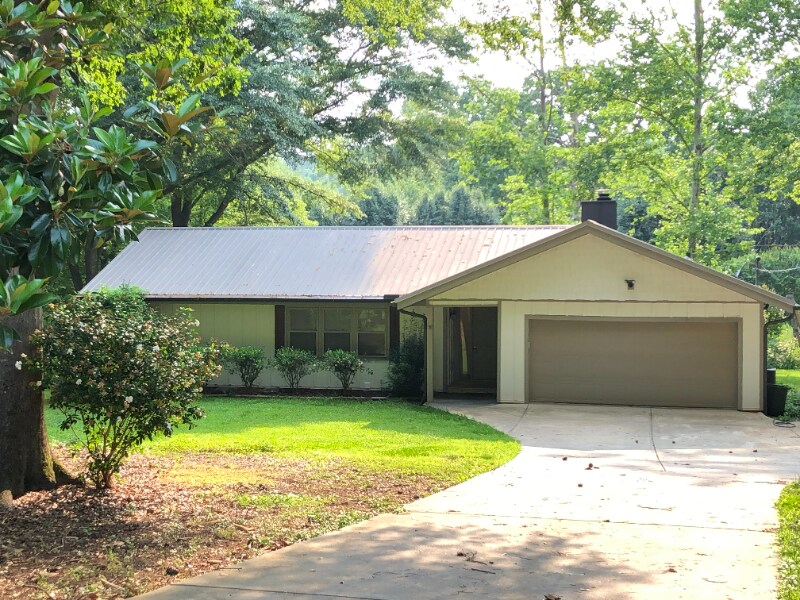 120 Lakeview Ln in Fayetteville, GA - Building Photo