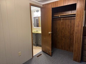 655 Holbert Rd in Hendersonville, NC - Foto de edificio - Building Photo