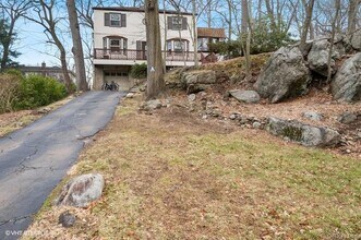 14 Rolling Way in New Rochelle, NY - Building Photo - Building Photo