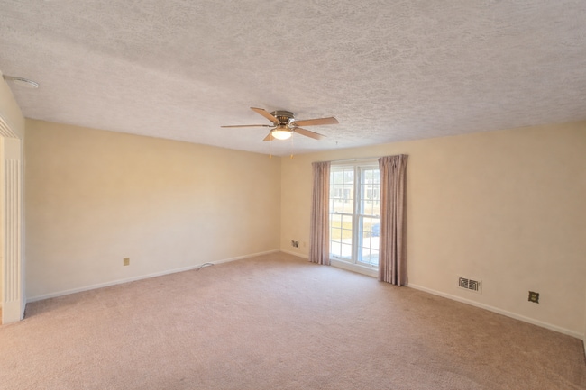 7500 Cove Dr in Louisville, KY - Building Photo - Building Photo