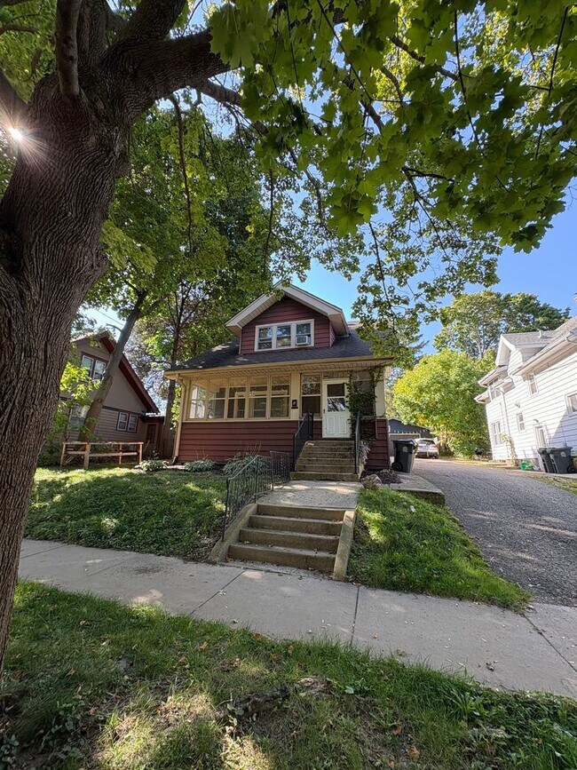 6 Lathrop St in Madison, WI - Building Photo - Building Photo