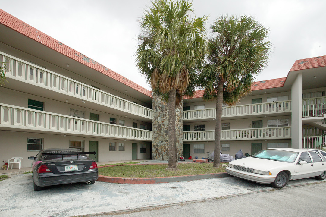 Waterview Villas in Hialeah, FL - Foto de edificio