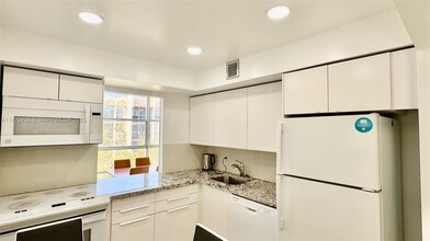 801 Three Islands Boulevard in Hallandale Beach, FL - Building Photo - Building Photo