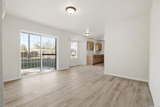 4606 Hollyspring Dr in San Antonio, TX - Building Photo - Building Photo