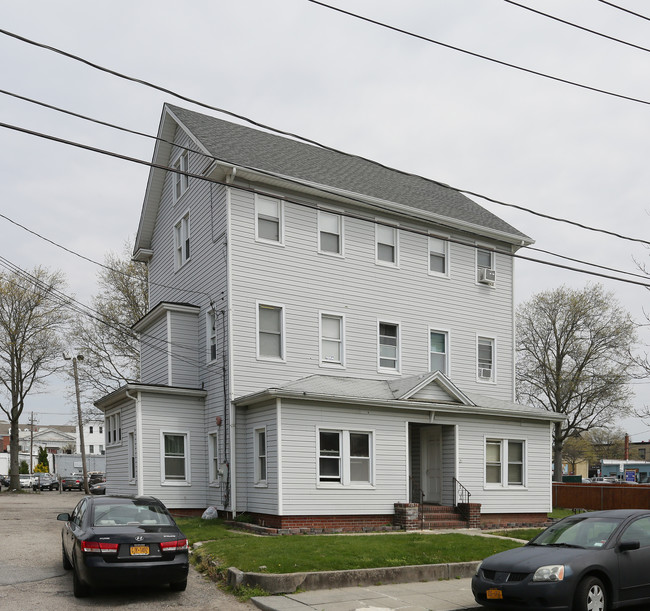 21 Church St in Patchogue, NY - Building Photo - Building Photo