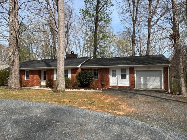 1501 Brookdale Dr in Asheboro, NC - Building Photo - Building Photo