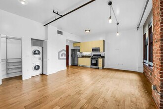 460 S Spring St, Unit 309 in Los Angeles, CA - Foto de edificio - Building Photo