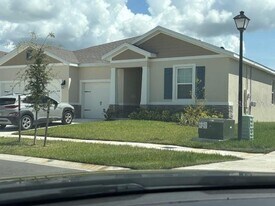 1817 Walnut Crk Dr in Kissimmee, FL - Building Photo