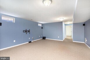 16104 Mountain Eagle Ct in Woodbridge, VA - Building Photo