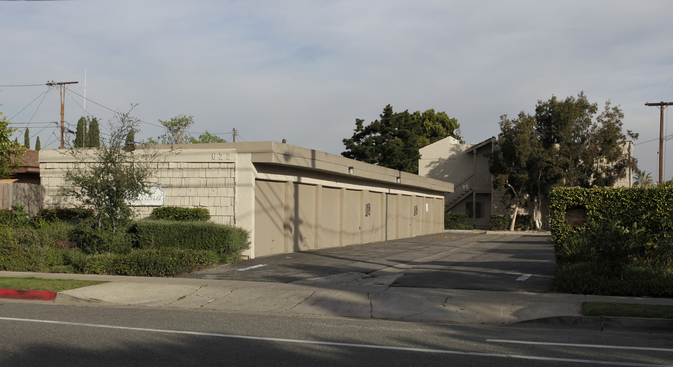 Villa Marina Apartments in Costa Mesa, CA - Building Photo