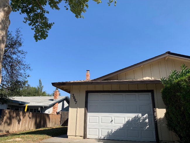 3007 Lillard Dr in Davis, CA - Building Photo - Building Photo