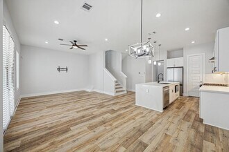 2308 Campbell Rd in Houston, TX - Foto de edificio - Building Photo