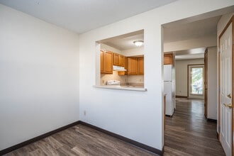 Timber Ridge Townhomes in Burnsville, MN - Building Photo - Interior Photo