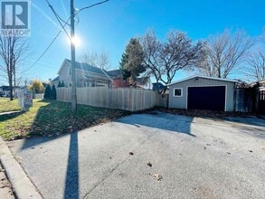 64 Edward St in St Thomas, ON - Building Photo - Building Photo