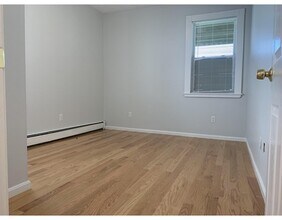 25 Moreland St, Unit 2 in Somerville, MA - Building Photo - Building Photo