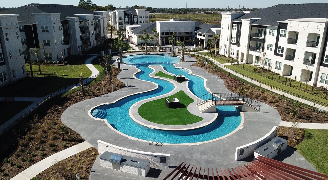 7100 Uvalde Rd in Houston, TX - Building Photo