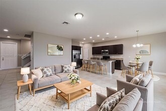 1183 NW Leonardo Cir in Port St. Lucie, FL - Foto de edificio - Building Photo