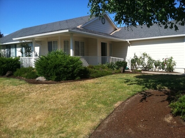 5365 Donohoe Ave in Eugene, OR - Building Photo